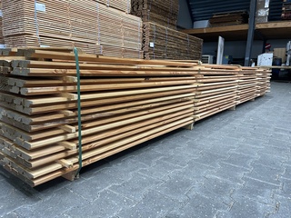 Ca. 81x Douglas Dubbele Rhombus, 25x137mm, lengte 500cm